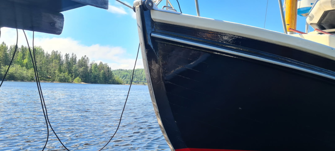 1529718-8 Oak boat with wheelhouse and interior – "The Penguin"