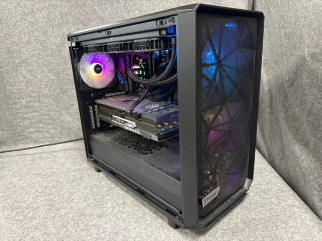 1529405-1 Stationär speldator - Fractal Design