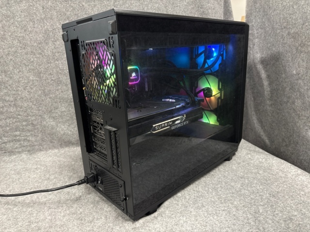 1529405-2 Stationär speldator - Fractal Design