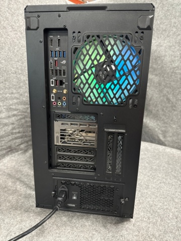 1529405-3 Stationär speldator - Fractal Design