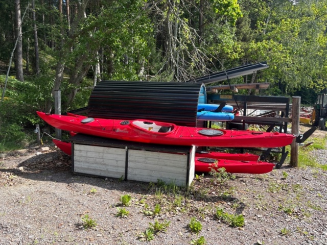 1535885-12 Kayak package with accessories and storage rack – Liker Kayaks Expedition 17.2 & Papaboards