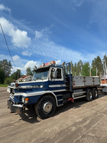 1529761-1 Flatbed truck - Scania T143 HL 6X2 46 -1990