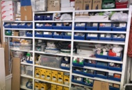 1521879 Three shelves with contents