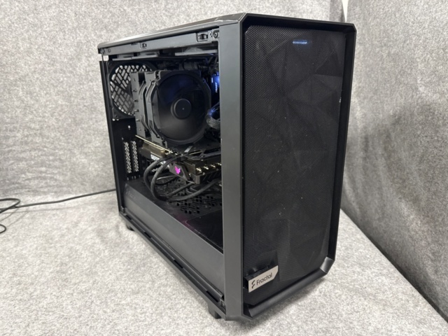 1529406-1 Stationär speldator - Fractal Design
