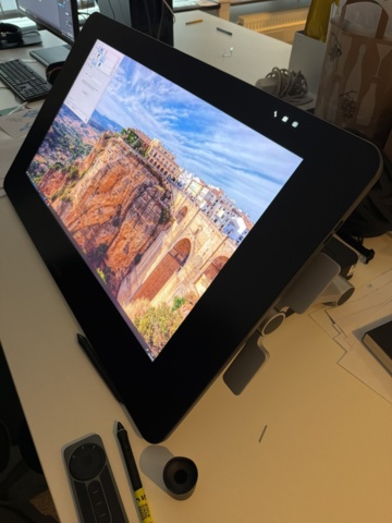 1533201-1 Drawing screen with accessories - Wacom Cintiq
