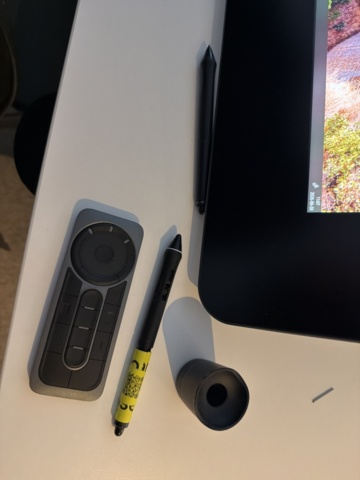 1533201-4 Drawing screen with accessories - Wacom Cintiq