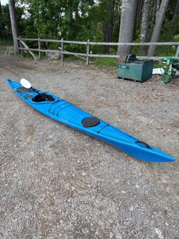 1535891-2 Kayak with paddle - Point 65°N Crunch