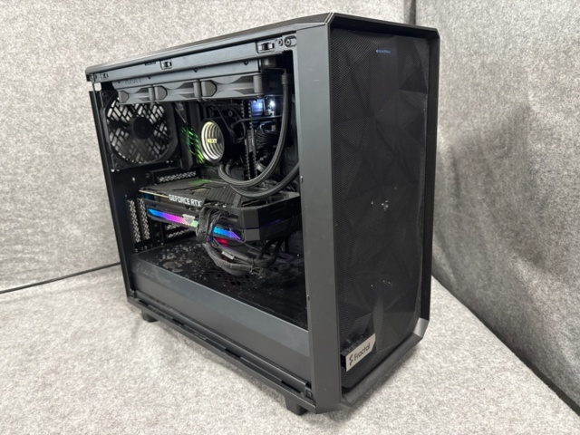 1529407-1 Stationär speldator - Fractal Design Meshify