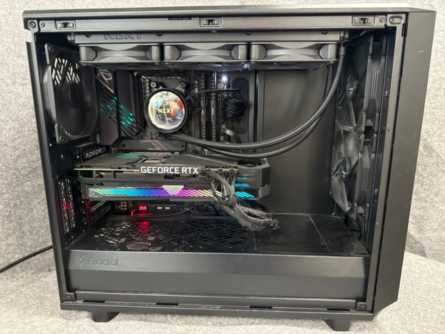 1529407-2 Stationär speldator - Fractal Design Meshify