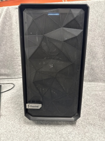 1529407-4 Stationär speldator - Fractal Design Meshify