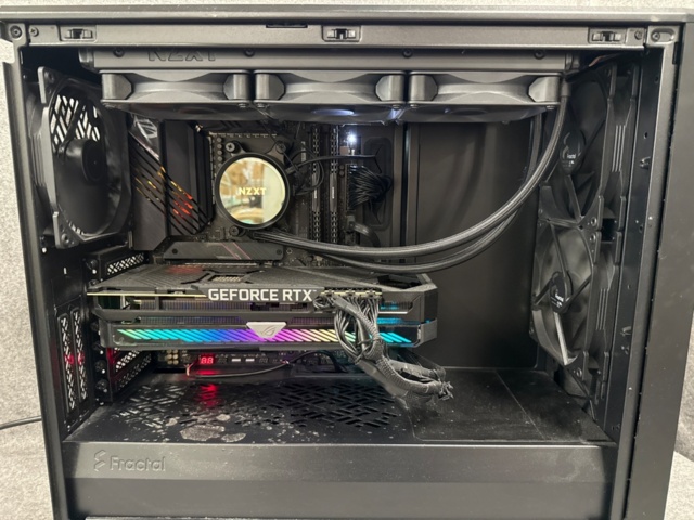 1529407-7 Stationär speldator - Fractal Design Meshify