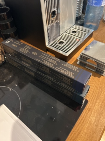 1521904-6 Kapselkaffemaskin med tillbehör - Nespresso De'Longhi