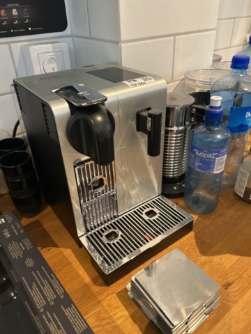 1521904-8 Kapselkaffemaskin med tillbehör - Nespresso De'Longhi