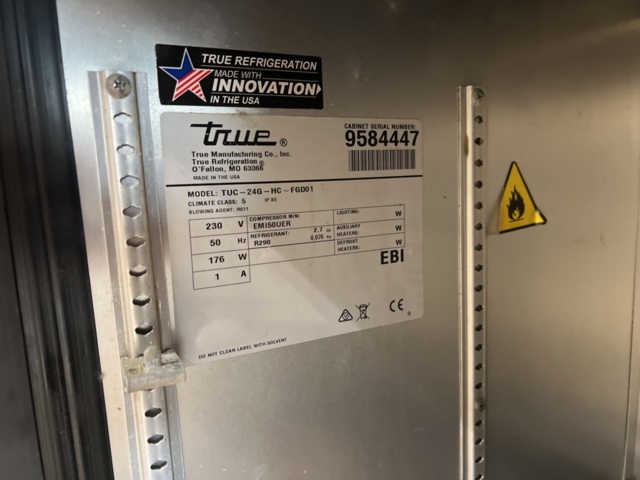 1540815-6 Kylskåp True Manufacturing TUC-24G-HC-FGD01