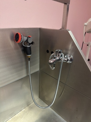 1533219-5 Hunddusch med höj- och sänkfunktion