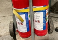 1452180 Brandsläckare 2 st på kärra