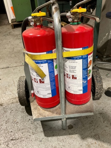 1452180-1 Brandsläckare 2 st på kärra