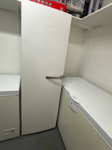 1535505-8 Frysbox och frysskåp - Cylinda FB1360 A++ / Miele FN12827S