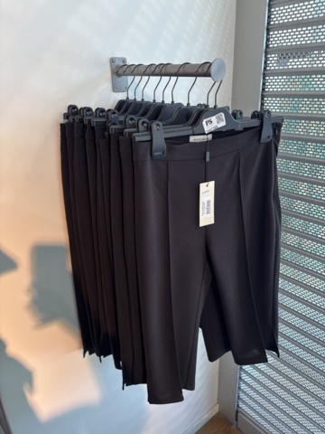 1447169-2 Parti med Dam / Herrkläder från klädbutik