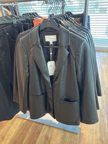 1447169-6 Parti med Dam / Herrkläder från klädbutik