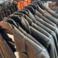 1447169-7 Parti med Dam / Herrkläder från klädbutik