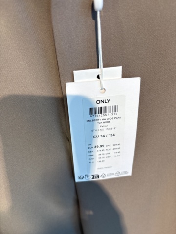 1447169-11 Parti med Dam / Herrkläder från klädbutik