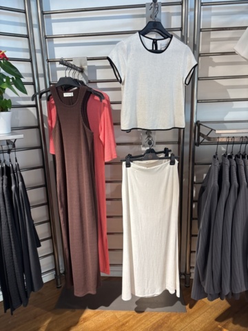 1447169-18 Parti med Dam / Herrkläder från klädbutik