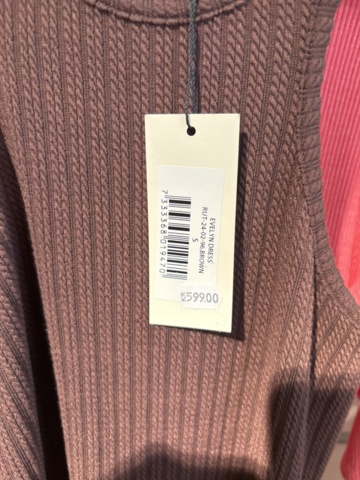 1447169-23 Parti med Dam / Herrkläder från klädbutik