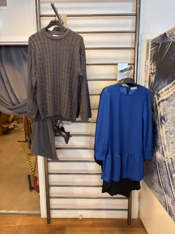 1447169-25 Parti med Dam / Herrkläder från klädbutik