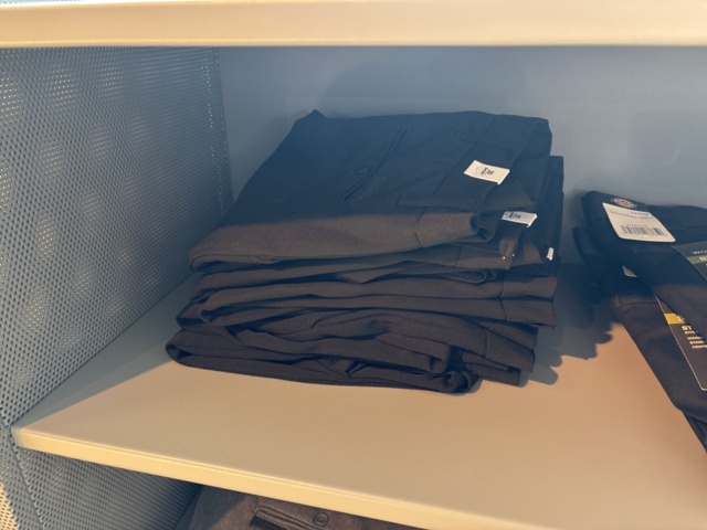 1447169-34 Parti med Dam / Herrkläder från klädbutik