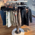 1447169-38 Parti med Dam / Herrkläder från klädbutik