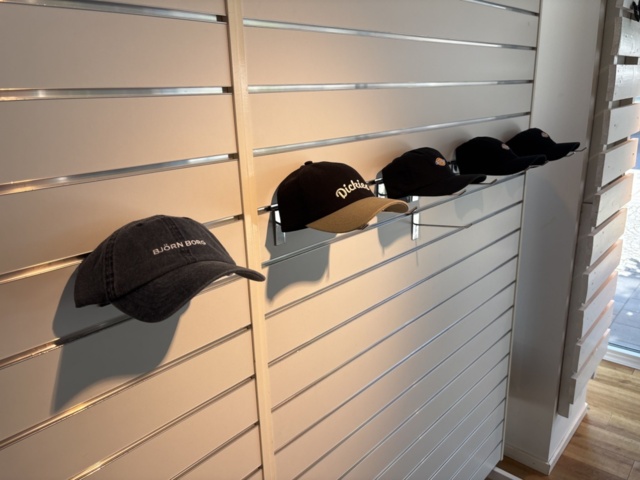 1447169-39 Parti med Dam / Herrkläder från klädbutik