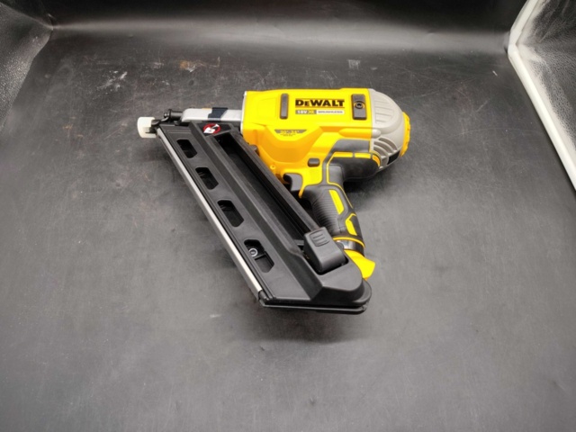 1540968-3 Spikpistol - DeWalt, 18V XR, kolborstfri motor, batteri Medföljer ej