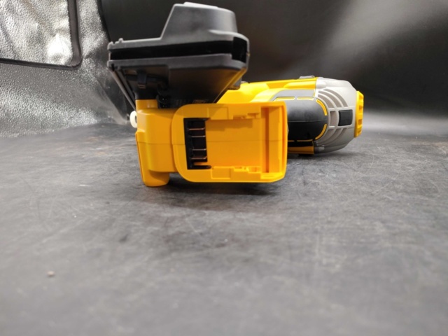 1540968-4 Spikpistol - DeWalt, 18V XR, kolborstfri motor, batteri Medföljer ej