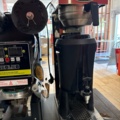 1535514-10 Muggförslutningsmaskin och kaffebryggare med dryckesdispenser - Zhengxi  / Coffee Queen