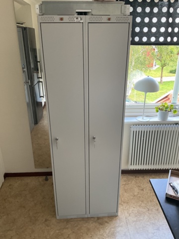 1473452-1 2 st. omklädningsskåp