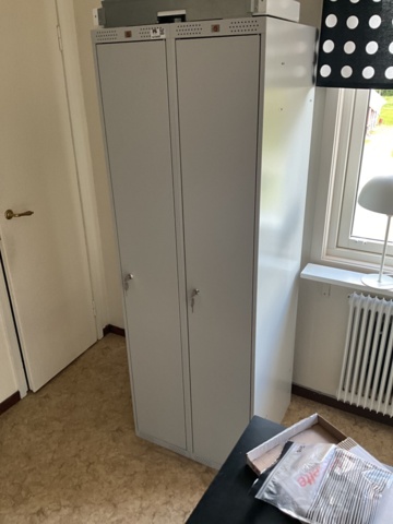 1473452-2 2 st. omklädningsskåp