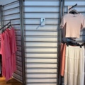 1447171-12 Butiksinredning från klädbutik