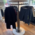 1447171-18 Butiksinredning från klädbutik