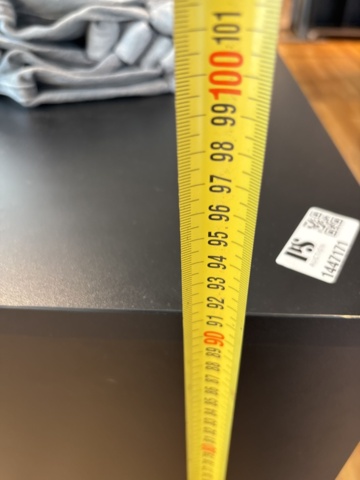 1447171-24 Butiksinredning från klädbutik