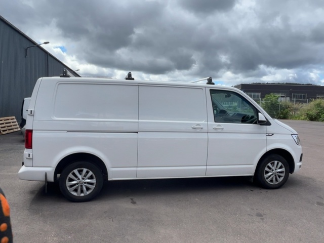 1427861-10 Volkswagen Transporter T30 2.0 TDI BMT DSG Sekventiell, 2019, 22371km