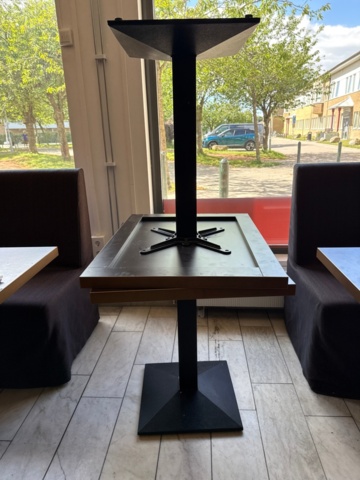 1535512-7 Parti med restaurangmöbler och belysning