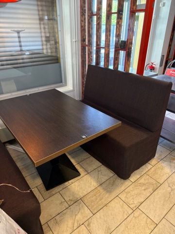1535512-8 Parti med restaurangmöbler och belysning
