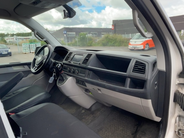 1427861-26 Volkswagen Transporter T30 2.0 TDI BMT DSG Sekventiell, 2019, 22371km