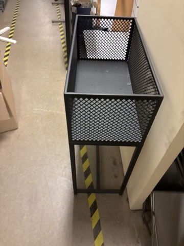 1447171-36 Butiksinredning från klädbutik