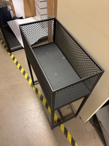 1447171-37 Butiksinredning från klädbutik