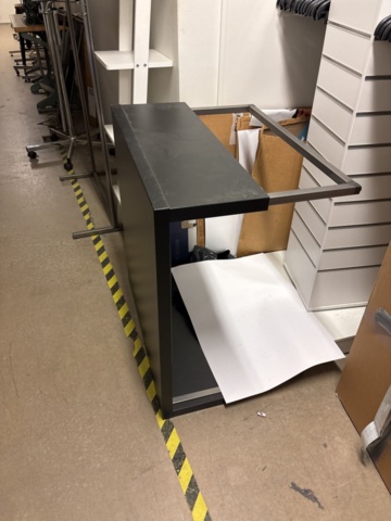1447171-38 Butiksinredning från klädbutik