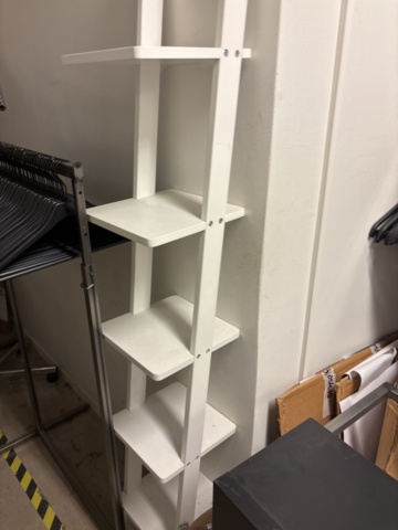 1447171-40 Butiksinredning från klädbutik