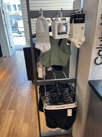 1447169-41 Parti med Dam / Herrkläder från klädbutik