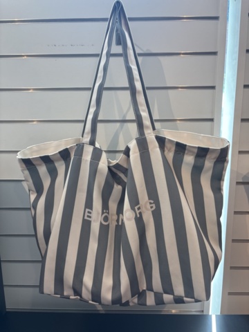 1447169-46 Parti med Dam / Herrkläder från klädbutik